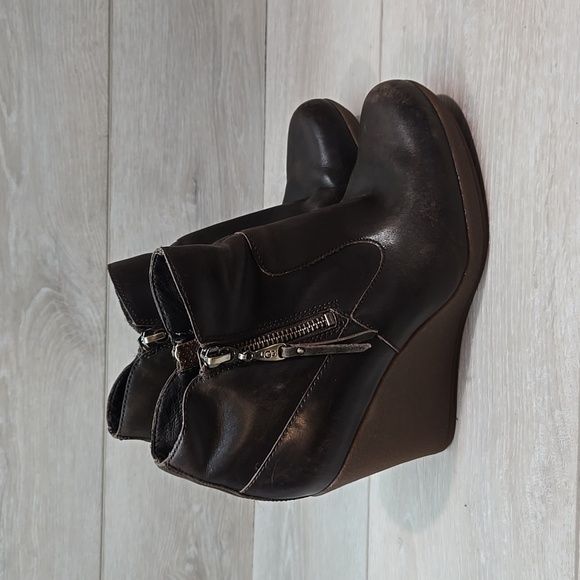 Ugg Australia Women 1009948 Ankle Leather Wedge Boots shoes sz 6.5 - Picture 2 of 11